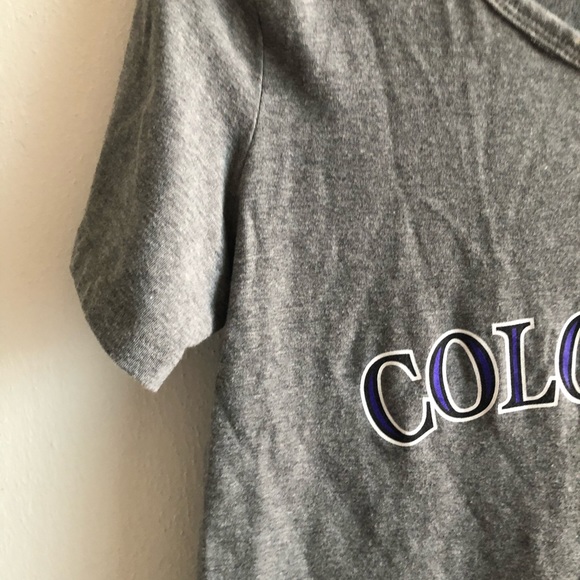 Under Armour T Colorado Rockies Baseball Scoop Neck Tee MLB Grey Purple Sz M EUC - Picture 7 of 10